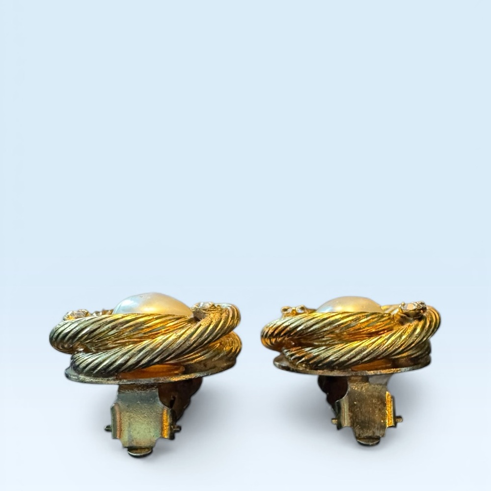 Chanel Vintage "Bird Nest" Clip-On Earrings - Picture 5 of 10